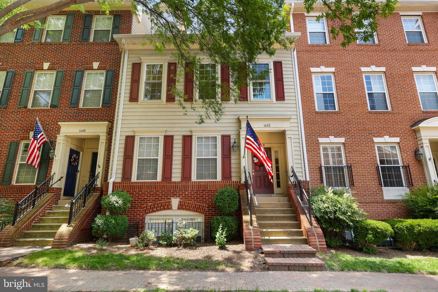 1602-B HUNTING CREEK DR, ALEXANDRIA, Virginia 22314, 2 Bedrooms Bedrooms, ,2 BathroomsBathrooms,Residential,For sale,1602-B HUNTING CREEK DR,VAAX2045878 MLS # VAAX2045878
