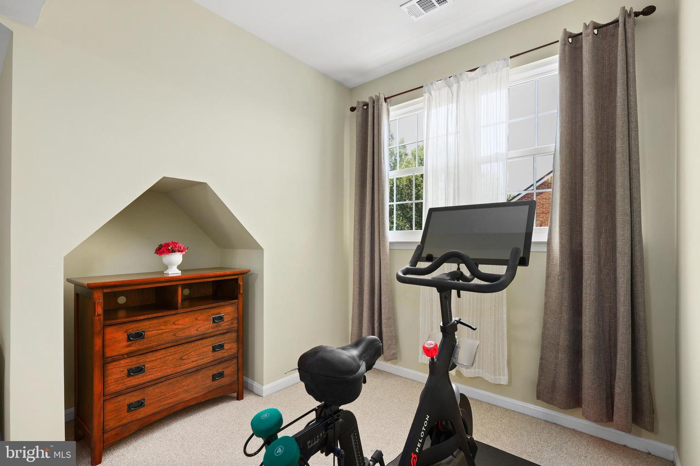 1602-B HUNTING CREEK DR, ALEXANDRIA, Virginia 22314, 2 Bedrooms Bedrooms, ,2 BathroomsBathrooms,Residential,For sale,1602-B HUNTING CREEK DR,VAAX2045878 MLS # VAAX2045878