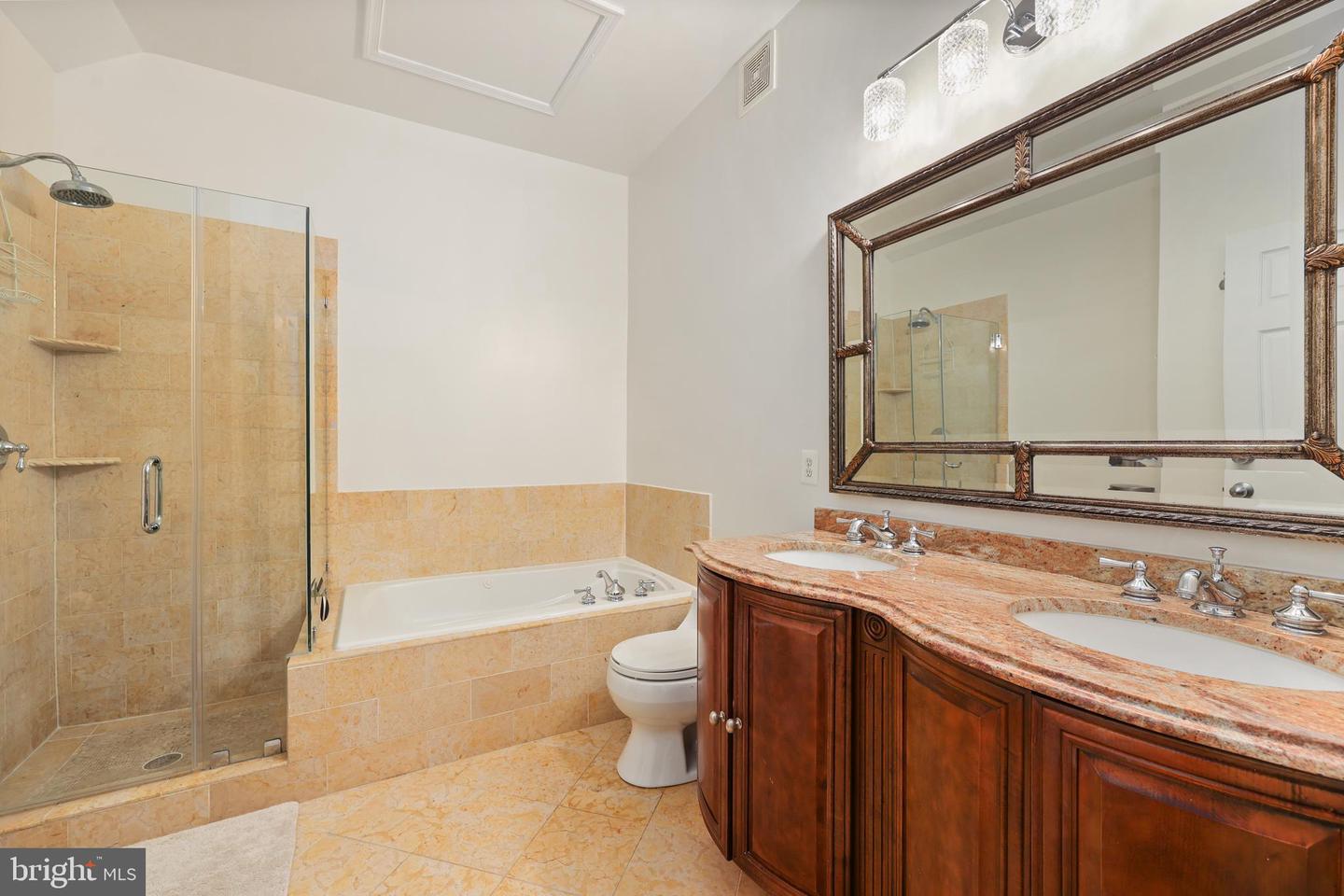 1602-B HUNTING CREEK DR, ALEXANDRIA, Virginia 22314, 2 Bedrooms Bedrooms, ,2 BathroomsBathrooms,Residential,For sale,1602-B HUNTING CREEK DR,VAAX2045878 MLS # VAAX2045878