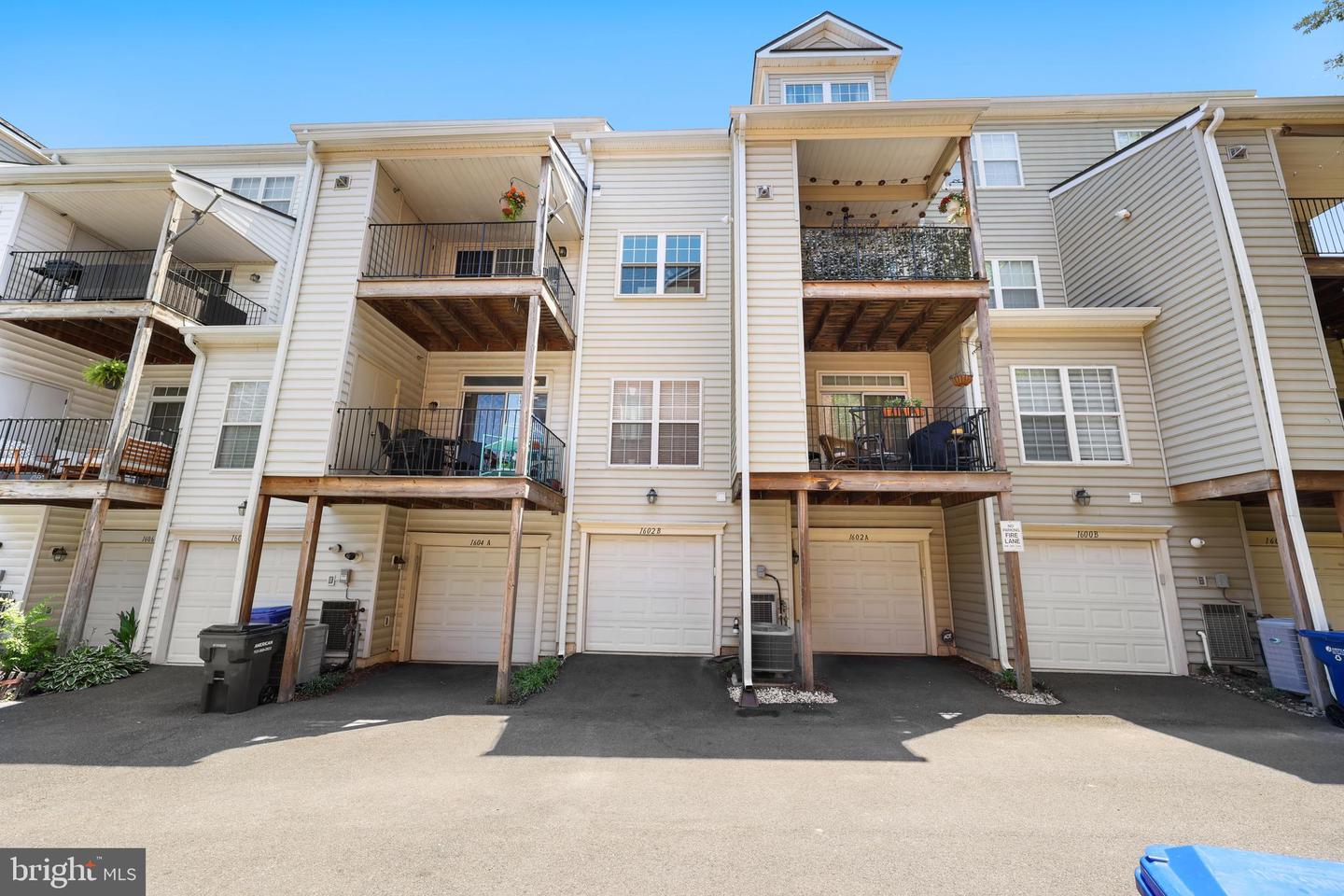 1602-B HUNTING CREEK DR, ALEXANDRIA, Virginia 22314, 2 Bedrooms Bedrooms, ,2 BathroomsBathrooms,Residential,For sale,1602-B HUNTING CREEK DR,VAAX2045878 MLS # VAAX2045878