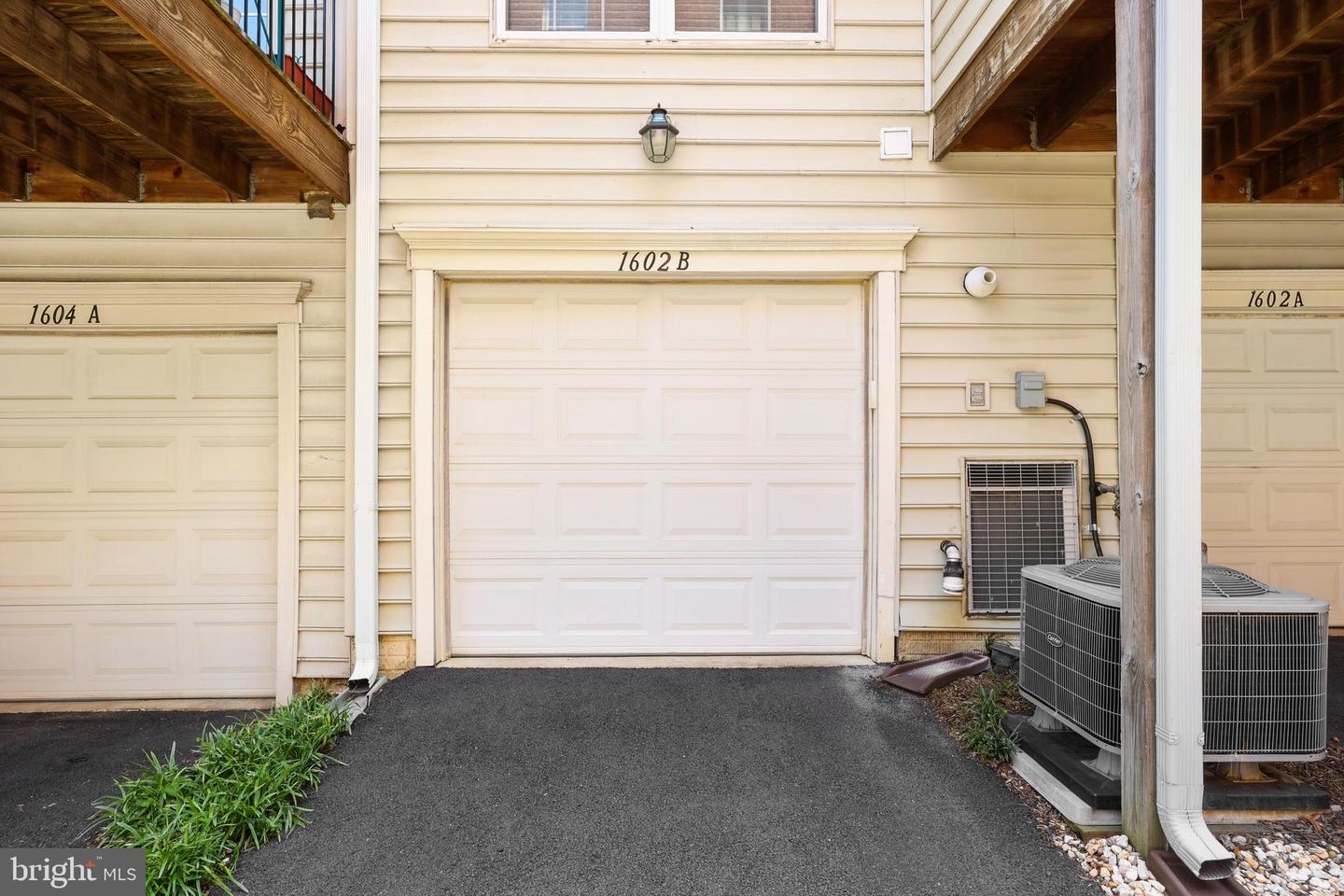 1602-B HUNTING CREEK DR, ALEXANDRIA, Virginia 22314, 2 Bedrooms Bedrooms, ,2 BathroomsBathrooms,Residential,For sale,1602-B HUNTING CREEK DR,VAAX2045878 MLS # VAAX2045878
