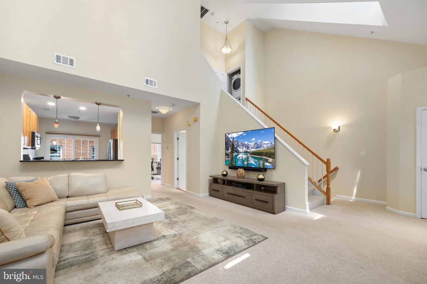 1602-B HUNTING CREEK DR, ALEXANDRIA, Virginia 22314, 2 Bedrooms Bedrooms, ,2 BathroomsBathrooms,Residential,For sale,1602-B HUNTING CREEK DR,VAAX2045878 MLS # VAAX2045878