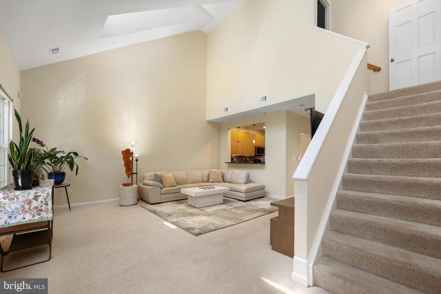 1602-B HUNTING CREEK DR, ALEXANDRIA, Virginia 22314, 2 Bedrooms Bedrooms, ,2 BathroomsBathrooms,Residential,For sale,1602-B HUNTING CREEK DR,VAAX2045878 MLS # VAAX2045878