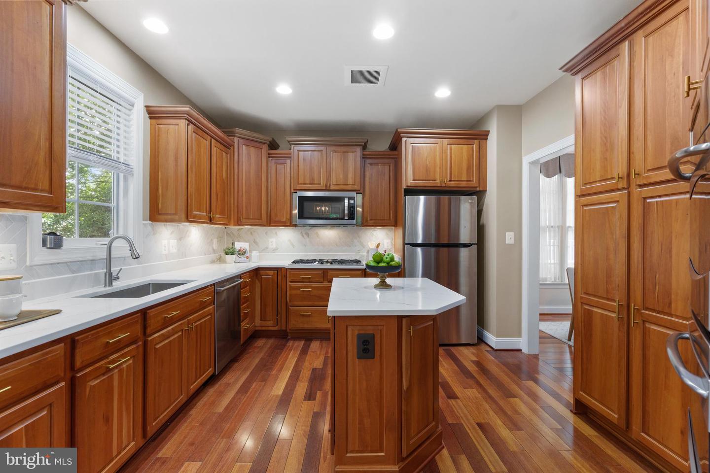 1318 S KENMORE CIR, ARLINGTON, Virginia 22204, 5 Bedrooms Bedrooms, ,3 BathroomsBathrooms,Residential,For sale,1318 S KENMORE CIR,VAAR2058432 MLS # VAAR2058432