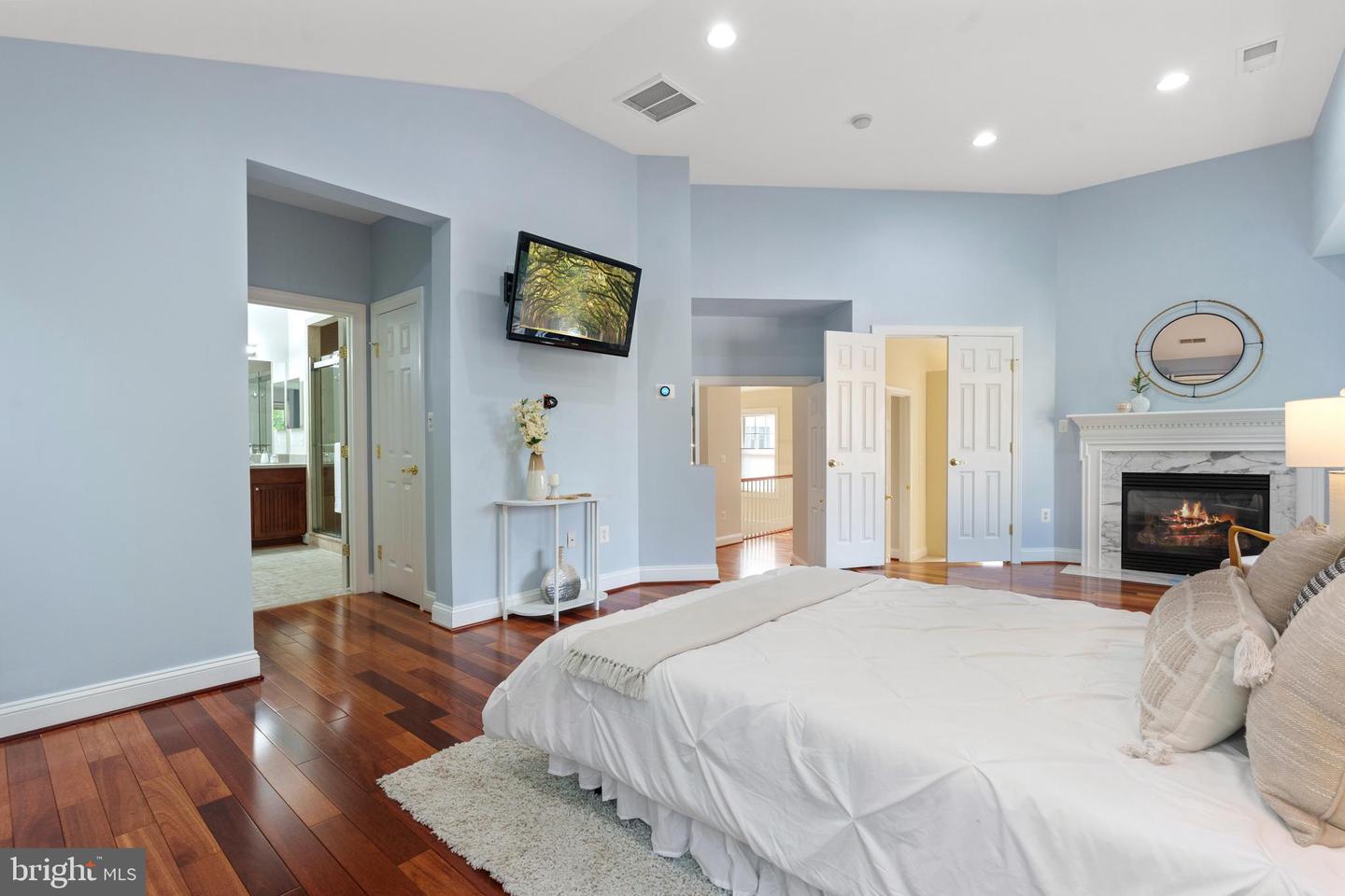 1318 S KENMORE CIR, ARLINGTON, Virginia 22204, 5 Bedrooms Bedrooms, ,3 BathroomsBathrooms,Residential,For sale,1318 S KENMORE CIR,VAAR2058432 MLS # VAAR2058432