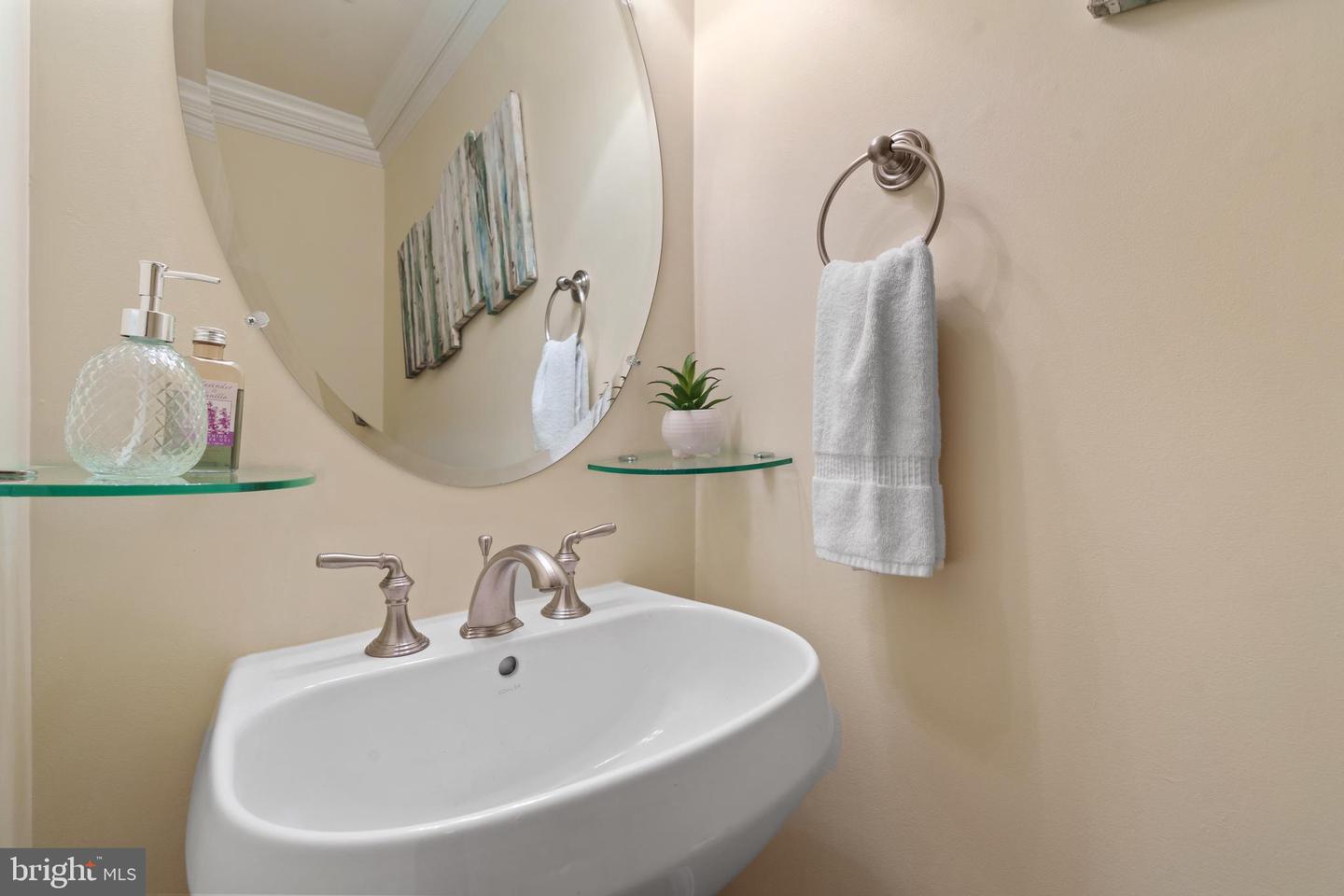 1318 S KENMORE CIR, ARLINGTON, Virginia 22204, 5 Bedrooms Bedrooms, ,3 BathroomsBathrooms,Residential,For sale,1318 S KENMORE CIR,VAAR2058432 MLS # VAAR2058432