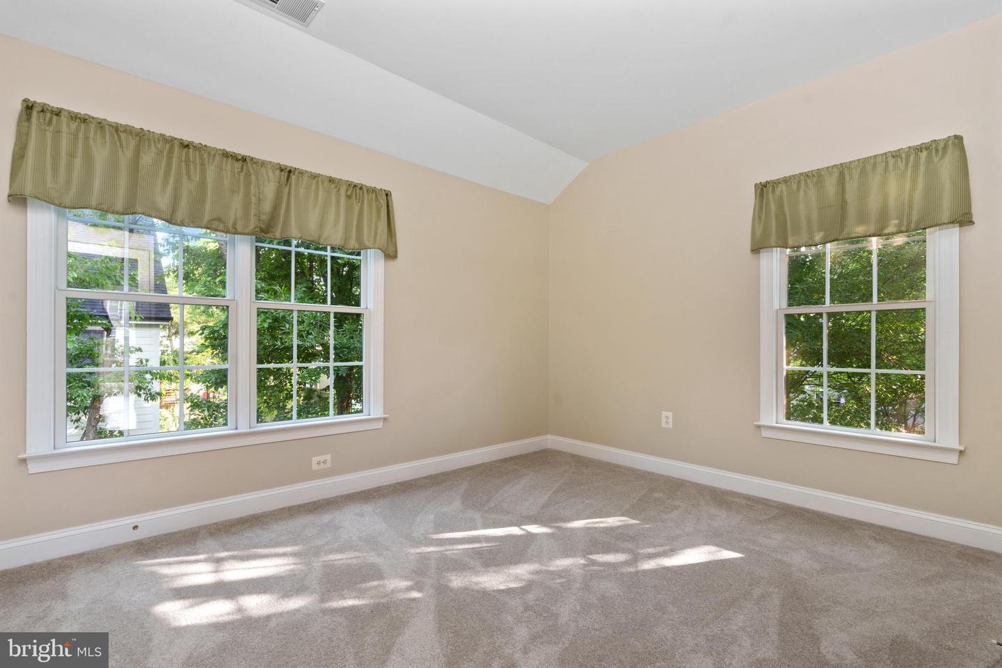 1318 S KENMORE CIR, ARLINGTON, Virginia 22204, 5 Bedrooms Bedrooms, ,3 BathroomsBathrooms,Residential,For sale,1318 S KENMORE CIR,VAAR2058432 MLS # VAAR2058432