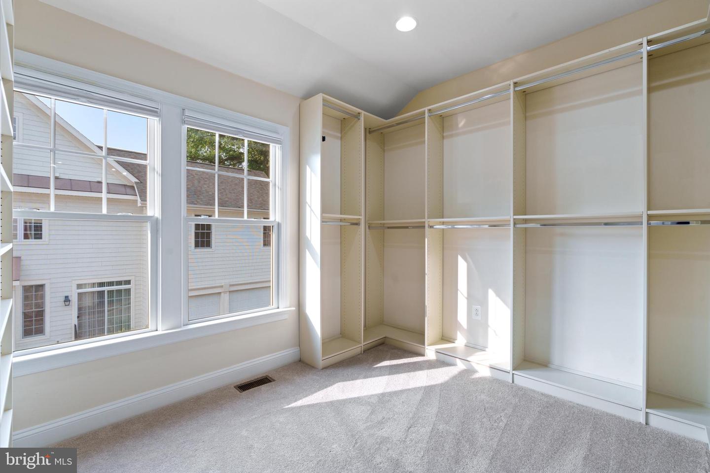 1318 S KENMORE CIR, ARLINGTON, Virginia 22204, 5 Bedrooms Bedrooms, ,3 BathroomsBathrooms,Residential,For sale,1318 S KENMORE CIR,VAAR2058432 MLS # VAAR2058432