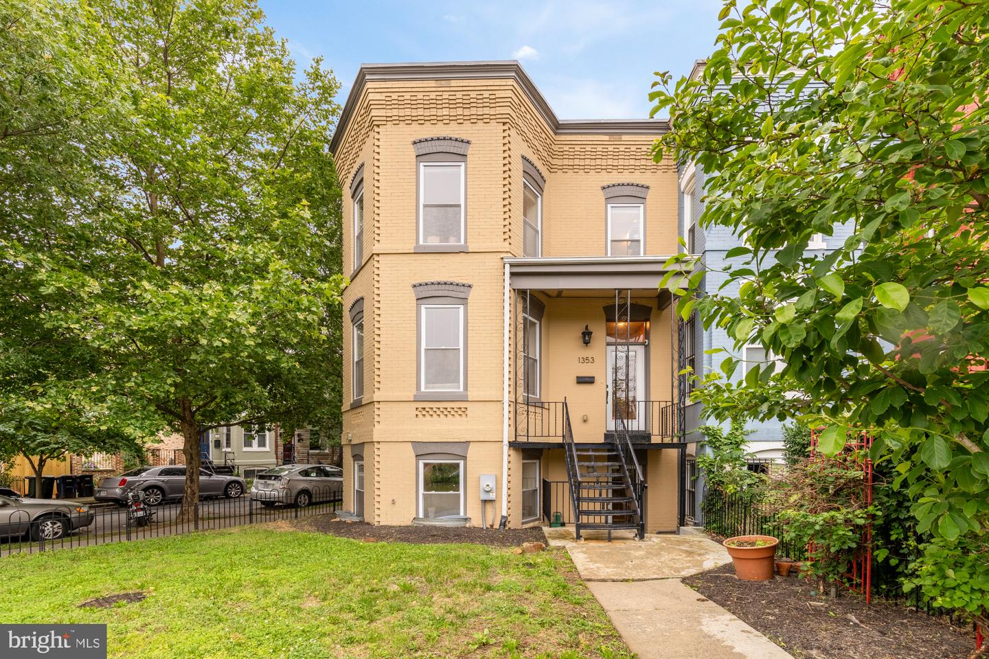 1353 MARYLAND AVE NE, WASHINGTON, District Of Columbia 20002, 3 Bedrooms Bedrooms, ,2 BathroomsBathrooms,Residential,For sale,1353 MARYLAND AVE NE,DCDC2203240 MLS # DCDC2203240
