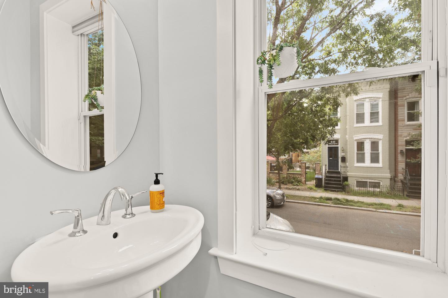 1353 MARYLAND AVE NE, WASHINGTON, District Of Columbia 20002, 3 Bedrooms Bedrooms, ,2 BathroomsBathrooms,Residential,For sale,1353 MARYLAND AVE NE,DCDC2203240 MLS # DCDC2203240