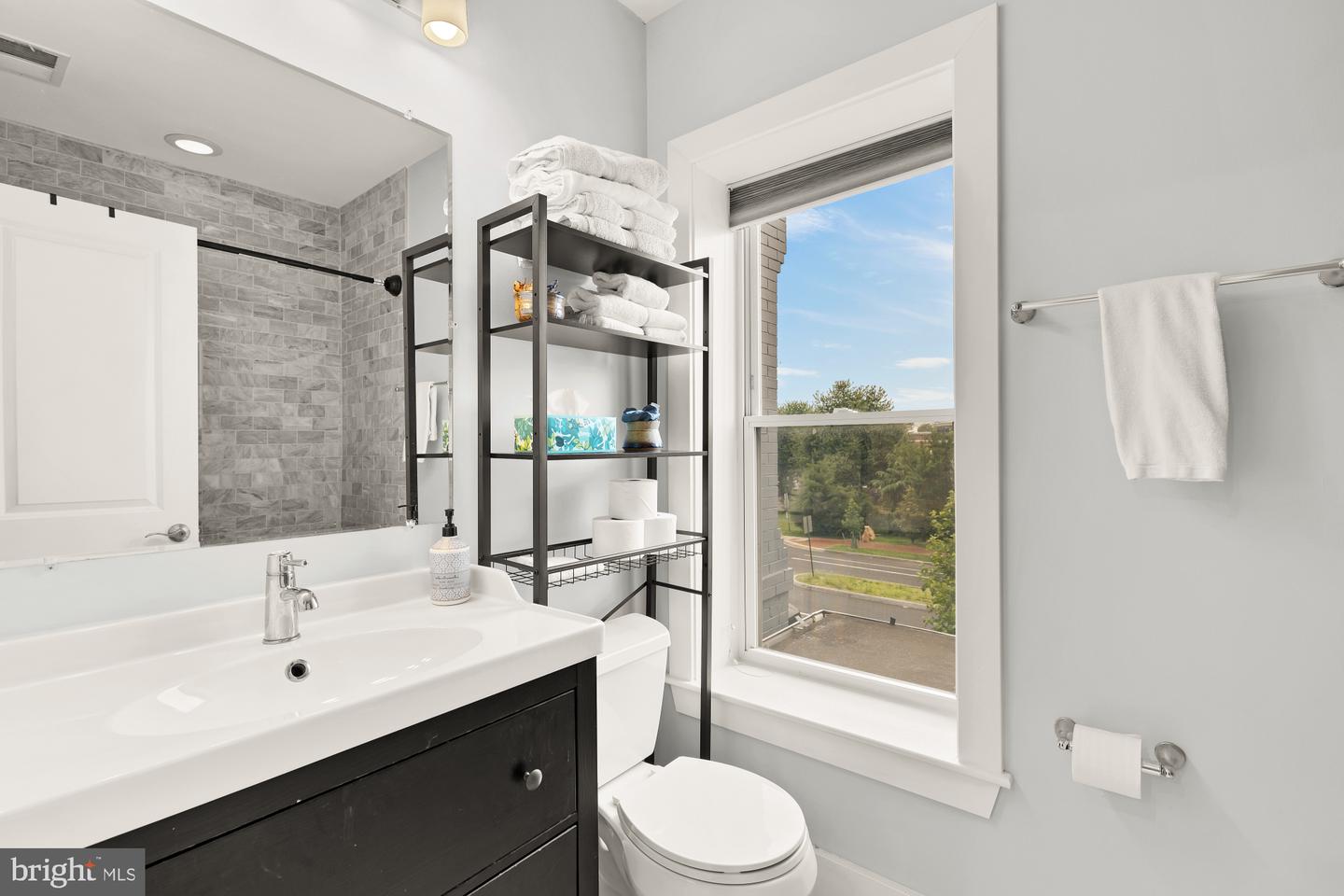 1353 MARYLAND AVE NE, WASHINGTON, District Of Columbia 20002, 3 Bedrooms Bedrooms, ,2 BathroomsBathrooms,Residential,For sale,1353 MARYLAND AVE NE,DCDC2203240 MLS # DCDC2203240