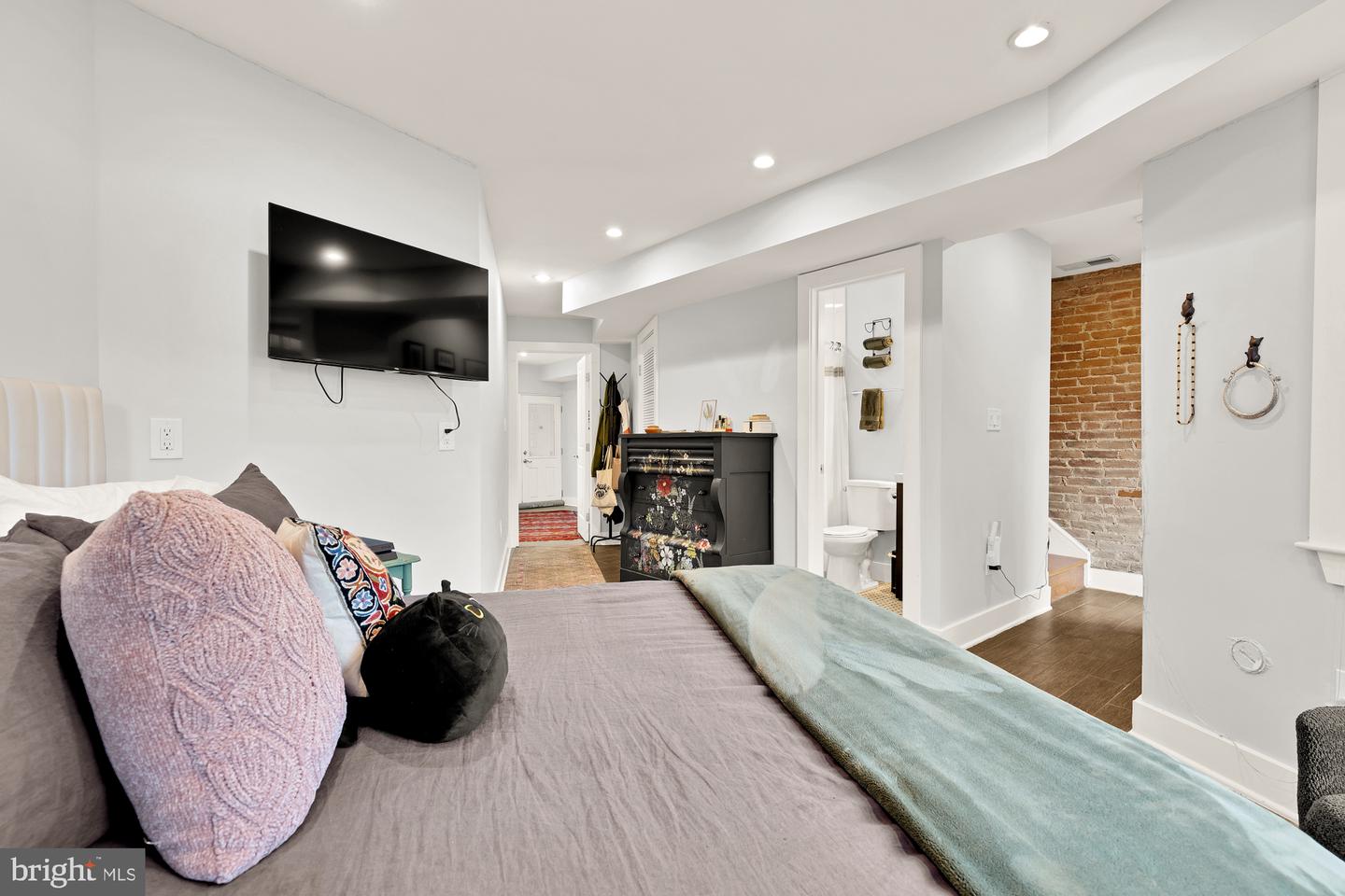 1353 MARYLAND AVE NE, WASHINGTON, District Of Columbia 20002, 3 Bedrooms Bedrooms, ,2 BathroomsBathrooms,Residential,For sale,1353 MARYLAND AVE NE,DCDC2203240 MLS # DCDC2203240