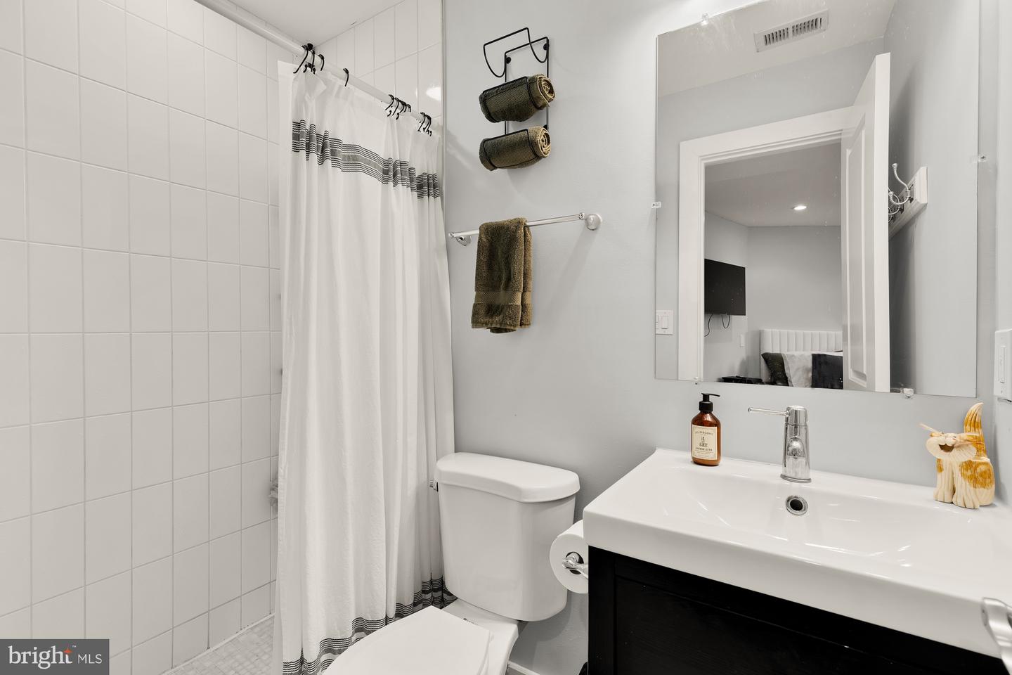 1353 MARYLAND AVE NE, WASHINGTON, District Of Columbia 20002, 3 Bedrooms Bedrooms, ,2 BathroomsBathrooms,Residential,For sale,1353 MARYLAND AVE NE,DCDC2203240 MLS # DCDC2203240