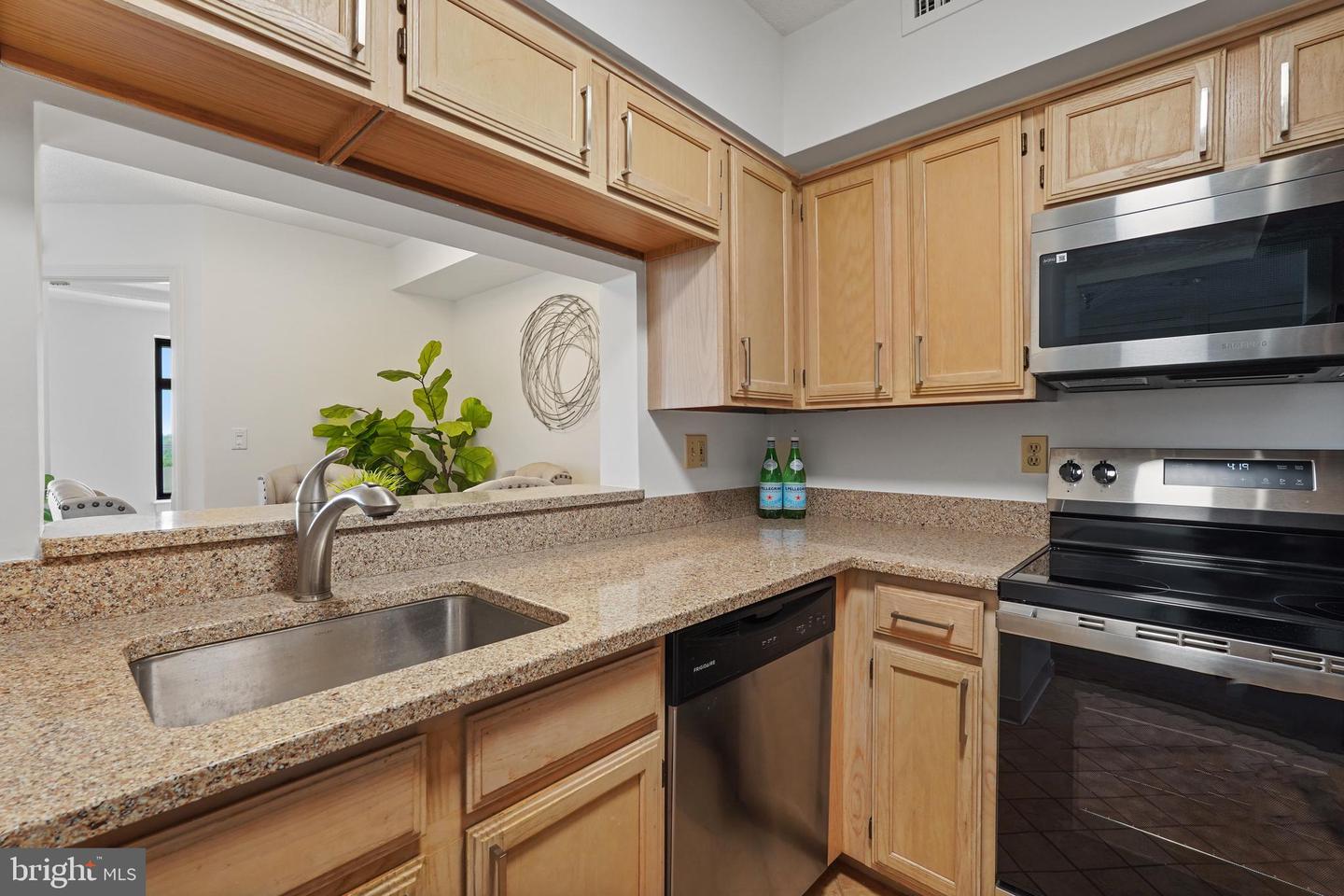 2400 CLARENDON BLVD #1015, ARLINGTON, Virginia 22201, 2 Bedrooms Bedrooms, ,1 BathroomBathrooms,Residential,For sale,2400 CLARENDON BLVD #1015,VAAR2058404 MLS # VAAR2058404