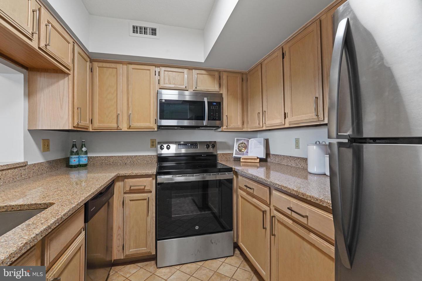 2400 CLARENDON BLVD #1015, ARLINGTON, Virginia 22201, 2 Bedrooms Bedrooms, ,1 BathroomBathrooms,Residential,For sale,2400 CLARENDON BLVD #1015,VAAR2058404 MLS # VAAR2058404
