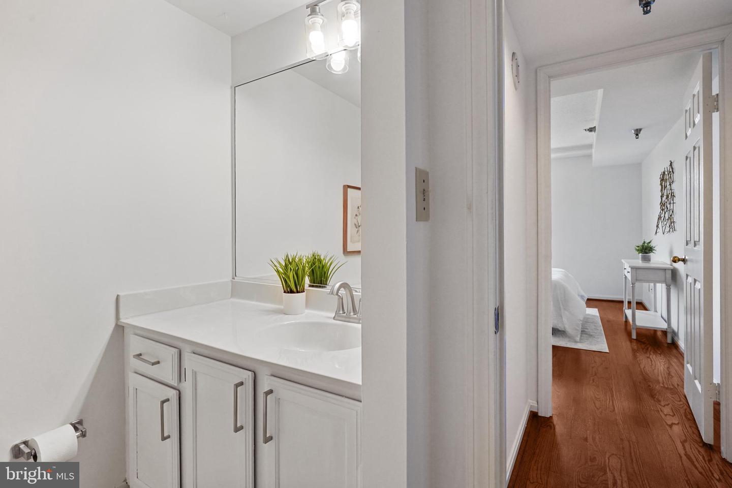 2400 CLARENDON BLVD #1015, ARLINGTON, Virginia 22201, 2 Bedrooms Bedrooms, ,1 BathroomBathrooms,Residential,For sale,2400 CLARENDON BLVD #1015,VAAR2058404 MLS # VAAR2058404