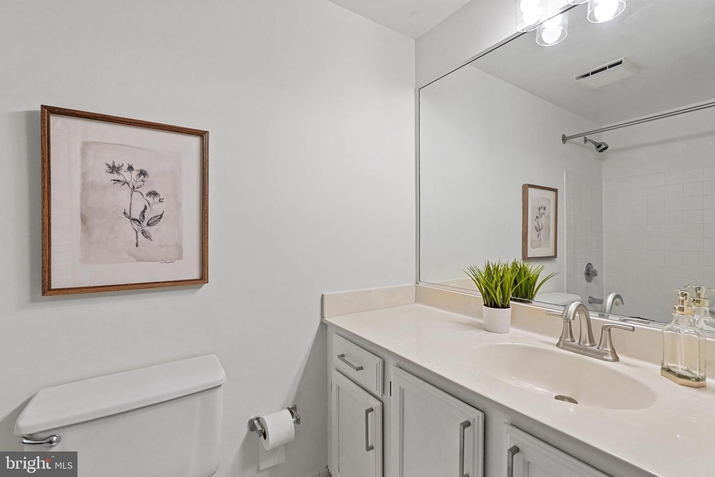 2400 CLARENDON BLVD #1015, ARLINGTON, Virginia 22201, 2 Bedrooms Bedrooms, ,1 BathroomBathrooms,Residential,For sale,2400 CLARENDON BLVD #1015,VAAR2058404 MLS # VAAR2058404