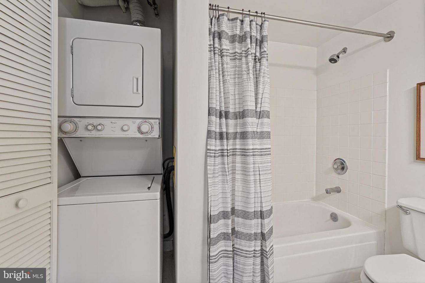 2400 CLARENDON BLVD #1015, ARLINGTON, Virginia 22201, 2 Bedrooms Bedrooms, ,1 BathroomBathrooms,Residential,For sale,2400 CLARENDON BLVD #1015,VAAR2058404 MLS # VAAR2058404
