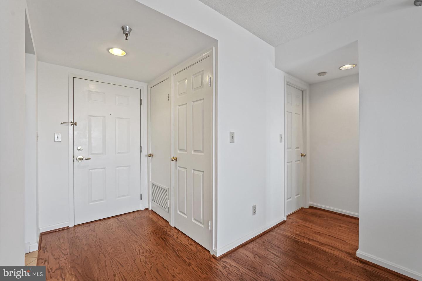 2400 CLARENDON BLVD #1015, ARLINGTON, Virginia 22201, 2 Bedrooms Bedrooms, ,1 BathroomBathrooms,Residential,For sale,2400 CLARENDON BLVD #1015,VAAR2058404 MLS # VAAR2058404