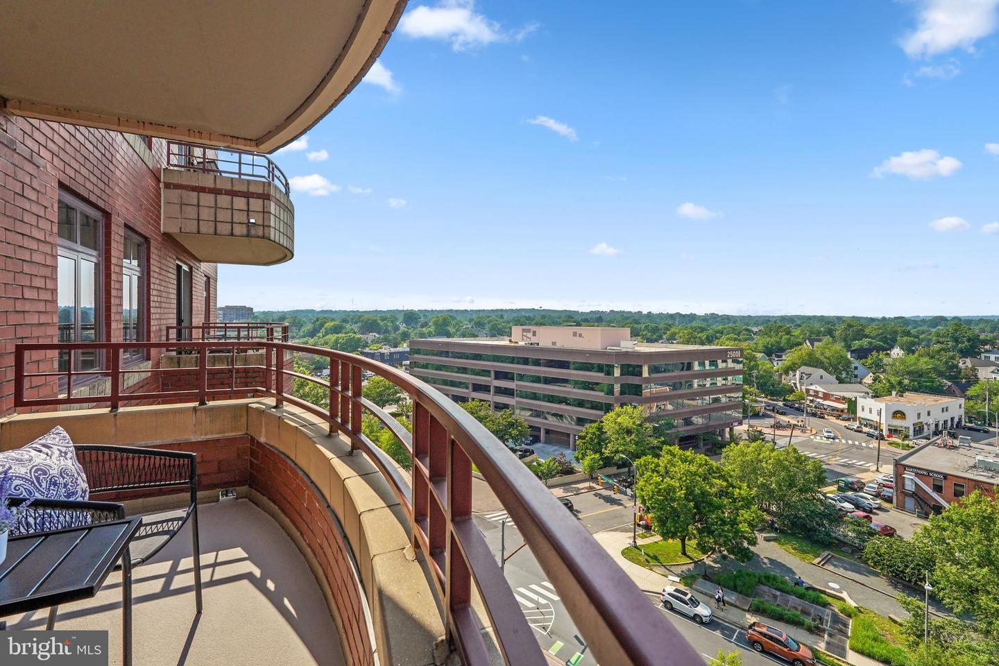 2400 CLARENDON BLVD #1015, ARLINGTON, Virginia 22201, 2 Bedrooms Bedrooms, ,1 BathroomBathrooms,Residential,For sale,2400 CLARENDON BLVD #1015,VAAR2058404 MLS # VAAR2058404