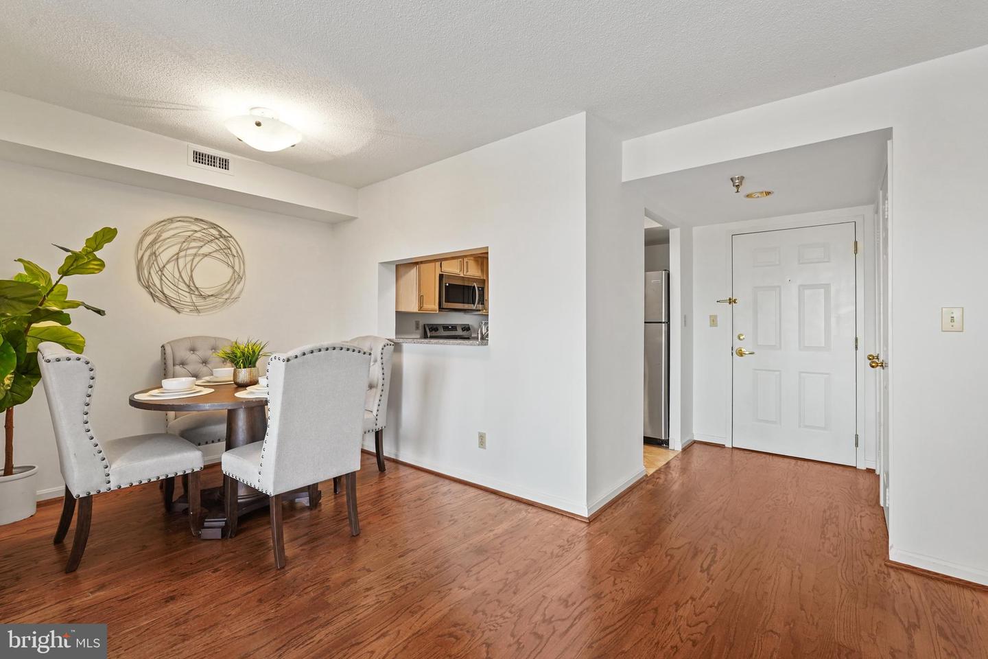 2400 CLARENDON BLVD #1015, ARLINGTON, Virginia 22201, 2 Bedrooms Bedrooms, ,1 BathroomBathrooms,Residential,For sale,2400 CLARENDON BLVD #1015,VAAR2058404 MLS # VAAR2058404