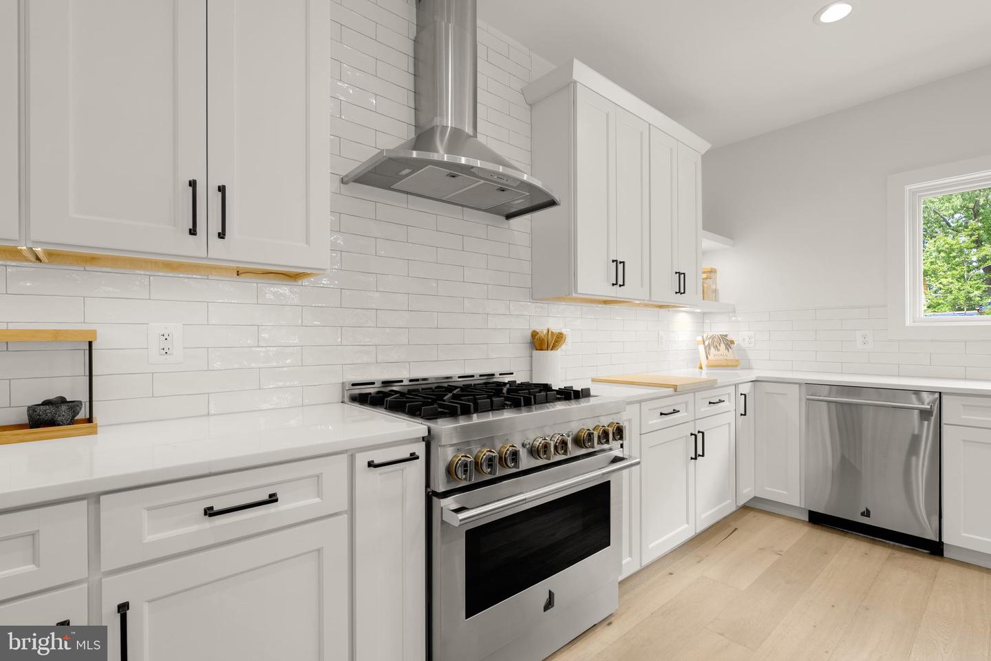 5421 4TH ST S, ARLINGTON, Virginia 22204, 4 Bedrooms Bedrooms, ,4 BathroomsBathrooms,Residential,For sale,5421 4TH ST S,VAAR2058464 MLS # VAAR2058464