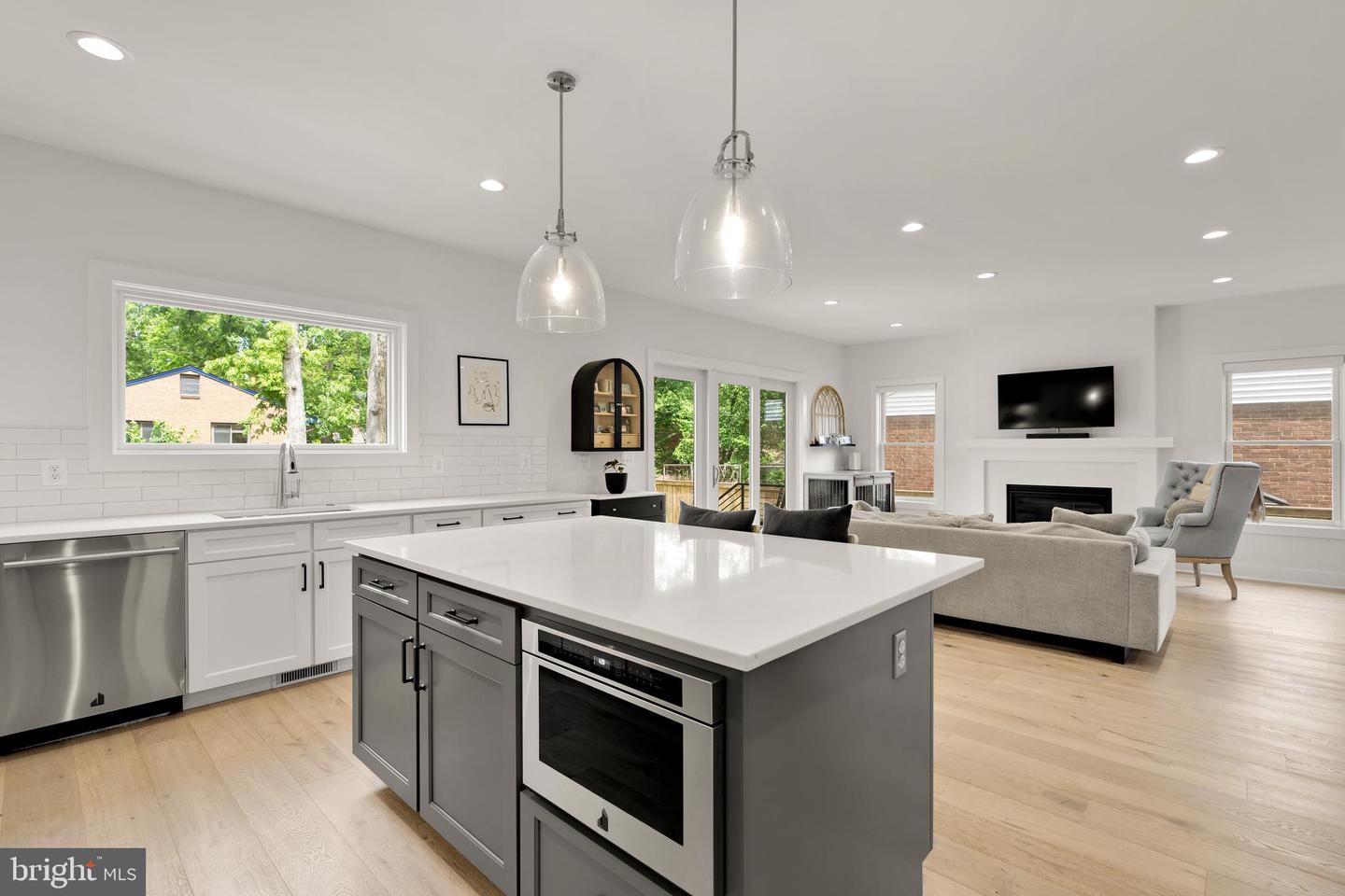 5421 4TH ST S, ARLINGTON, Virginia 22204, 4 Bedrooms Bedrooms, ,4 BathroomsBathrooms,Residential,For sale,5421 4TH ST S,VAAR2058464 MLS # VAAR2058464