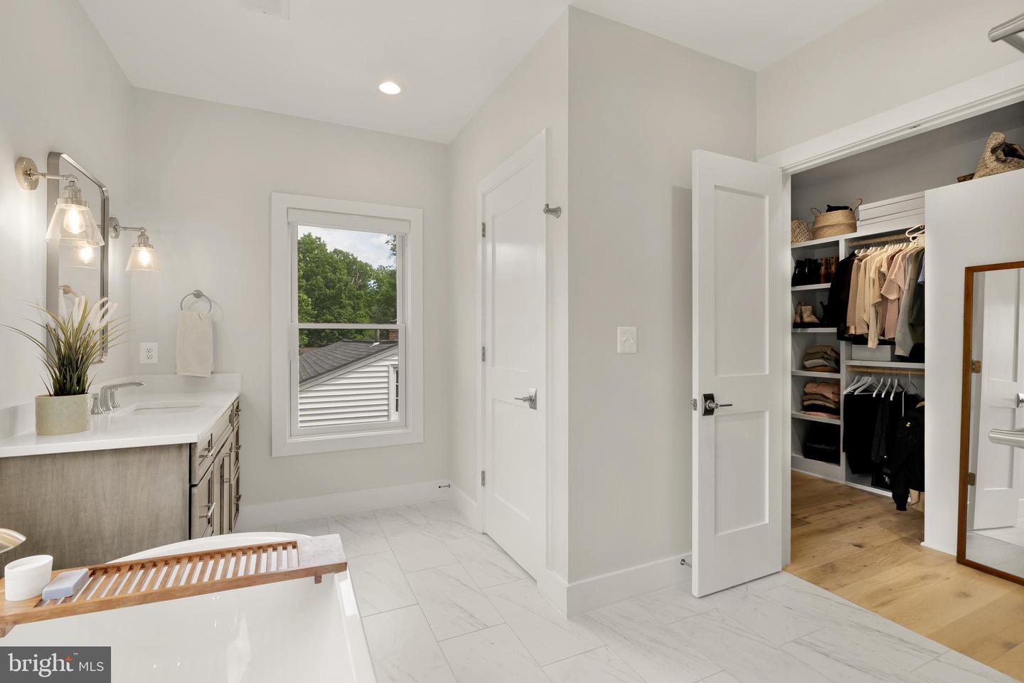 5421 4TH ST S, ARLINGTON, Virginia 22204, 4 Bedrooms Bedrooms, ,4 BathroomsBathrooms,Residential,For sale,5421 4TH ST S,VAAR2058464 MLS # VAAR2058464