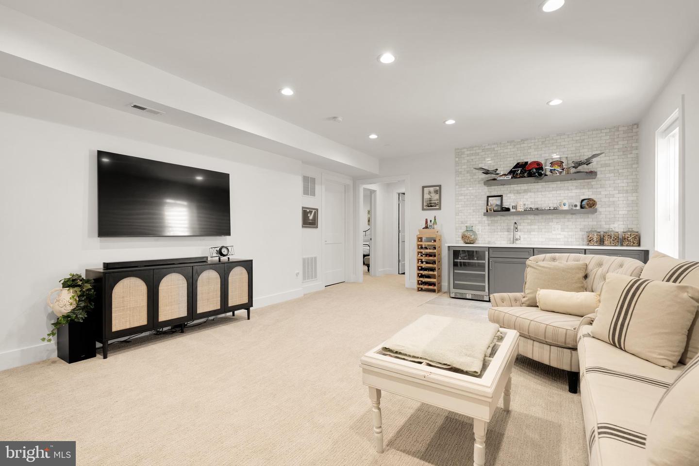 5421 4TH ST S, ARLINGTON, Virginia 22204, 4 Bedrooms Bedrooms, ,4 BathroomsBathrooms,Residential,For sale,5421 4TH ST S,VAAR2058464 MLS # VAAR2058464