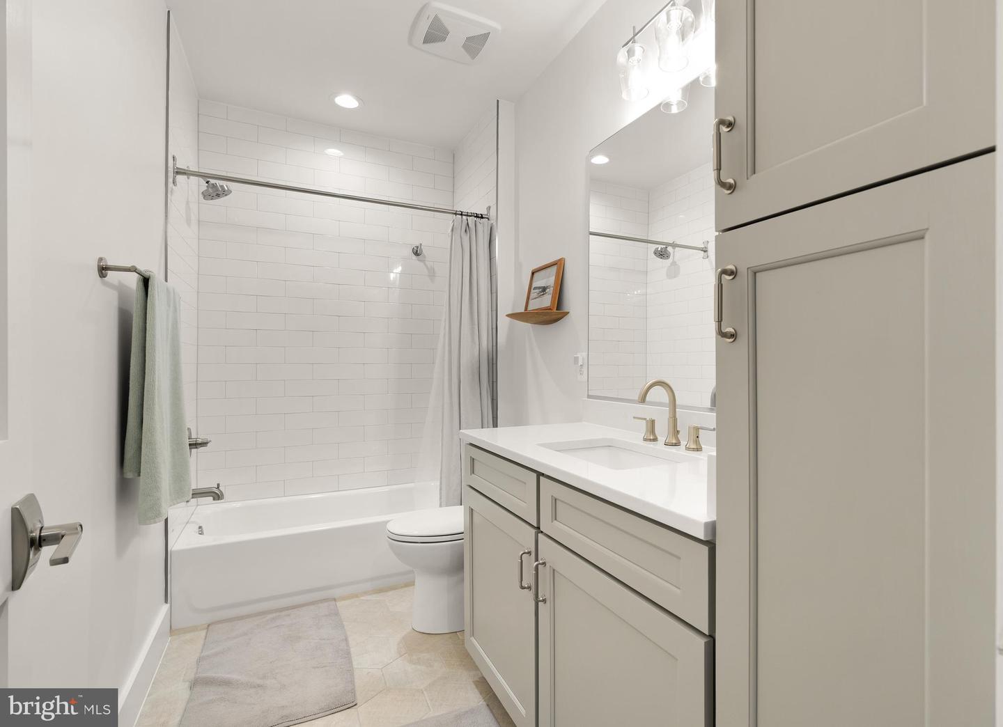 5421 4TH ST S, ARLINGTON, Virginia 22204, 4 Bedrooms Bedrooms, ,4 BathroomsBathrooms,Residential,For sale,5421 4TH ST S,VAAR2058464 MLS # VAAR2058464