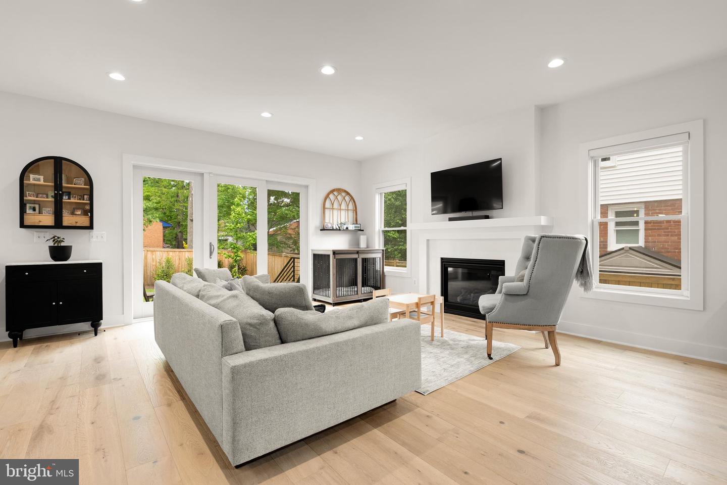 5421 4TH ST S, ARLINGTON, Virginia 22204, 4 Bedrooms Bedrooms, ,4 BathroomsBathrooms,Residential,For sale,5421 4TH ST S,VAAR2058464 MLS # VAAR2058464