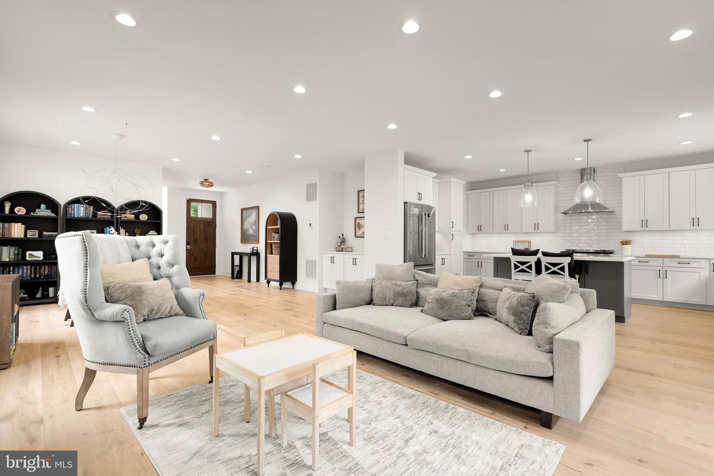 5421 4TH ST S, ARLINGTON, Virginia 22204, 4 Bedrooms Bedrooms, ,4 BathroomsBathrooms,Residential,For sale,5421 4TH ST S,VAAR2058464 MLS # VAAR2058464