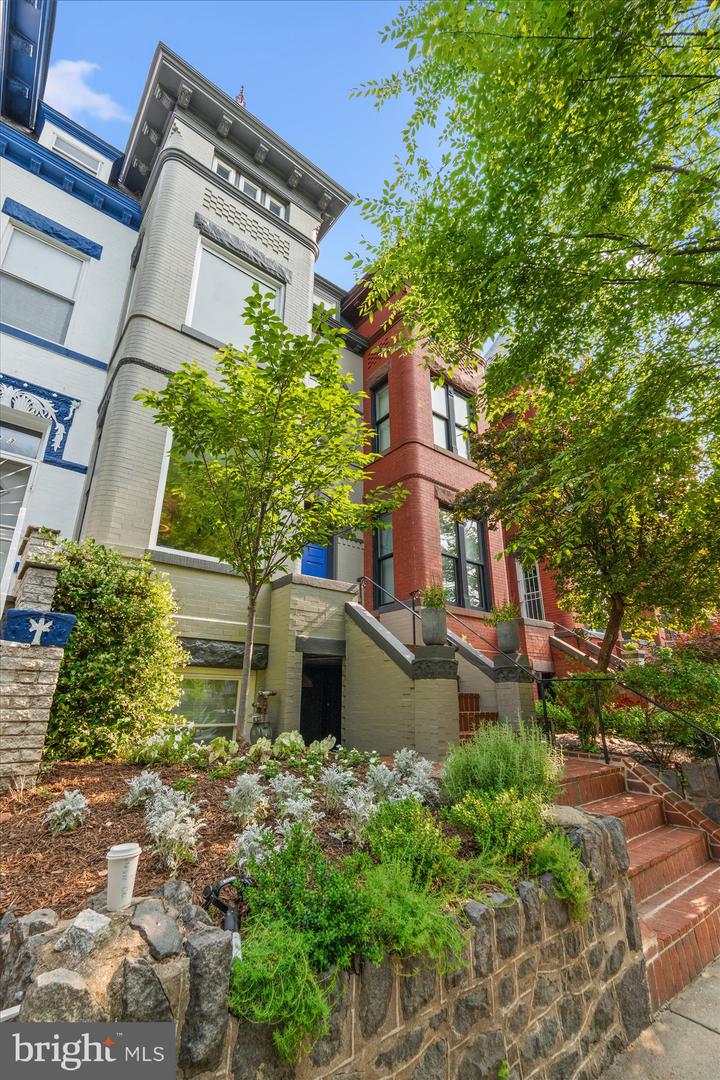 121 V ST NW, WASHINGTON, District Of Columbia 20001, 5 Bedrooms Bedrooms, ,3 BathroomsBathrooms,Residential,For sale,121 V ST NW,DCDC2203312 MLS # DCDC2203312
