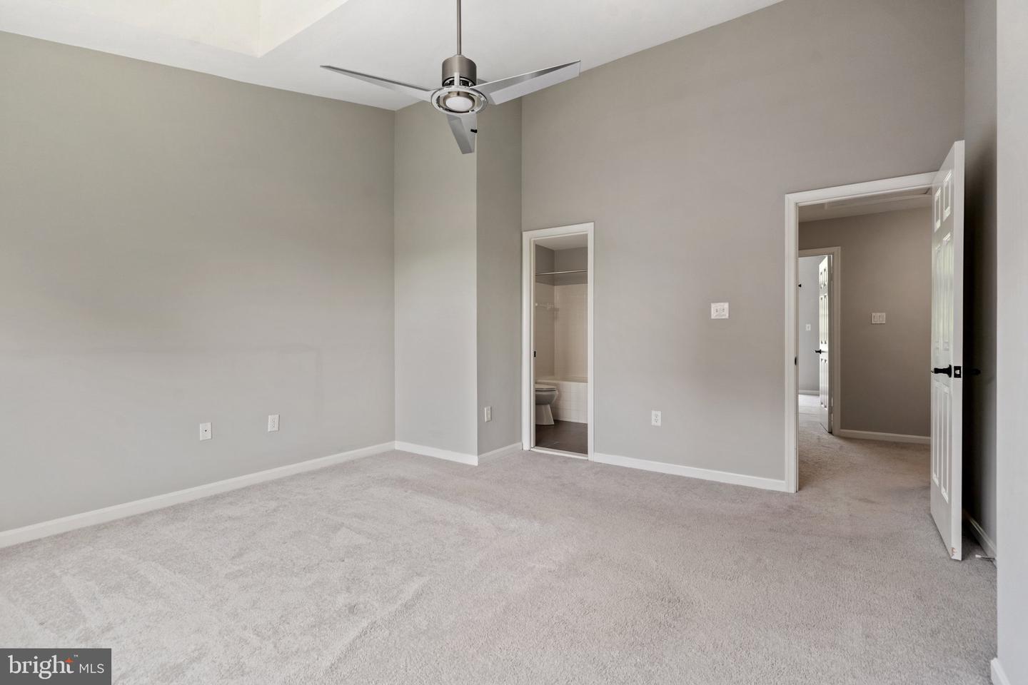 3070 S GLEBE RD S #3070, ARLINGTON, Virginia 22206, 3 Bedrooms Bedrooms, ,3 BathroomsBathrooms,Residential,For sale,3070 S GLEBE RD S #3070,VAAR2058476 MLS # VAAR2058476