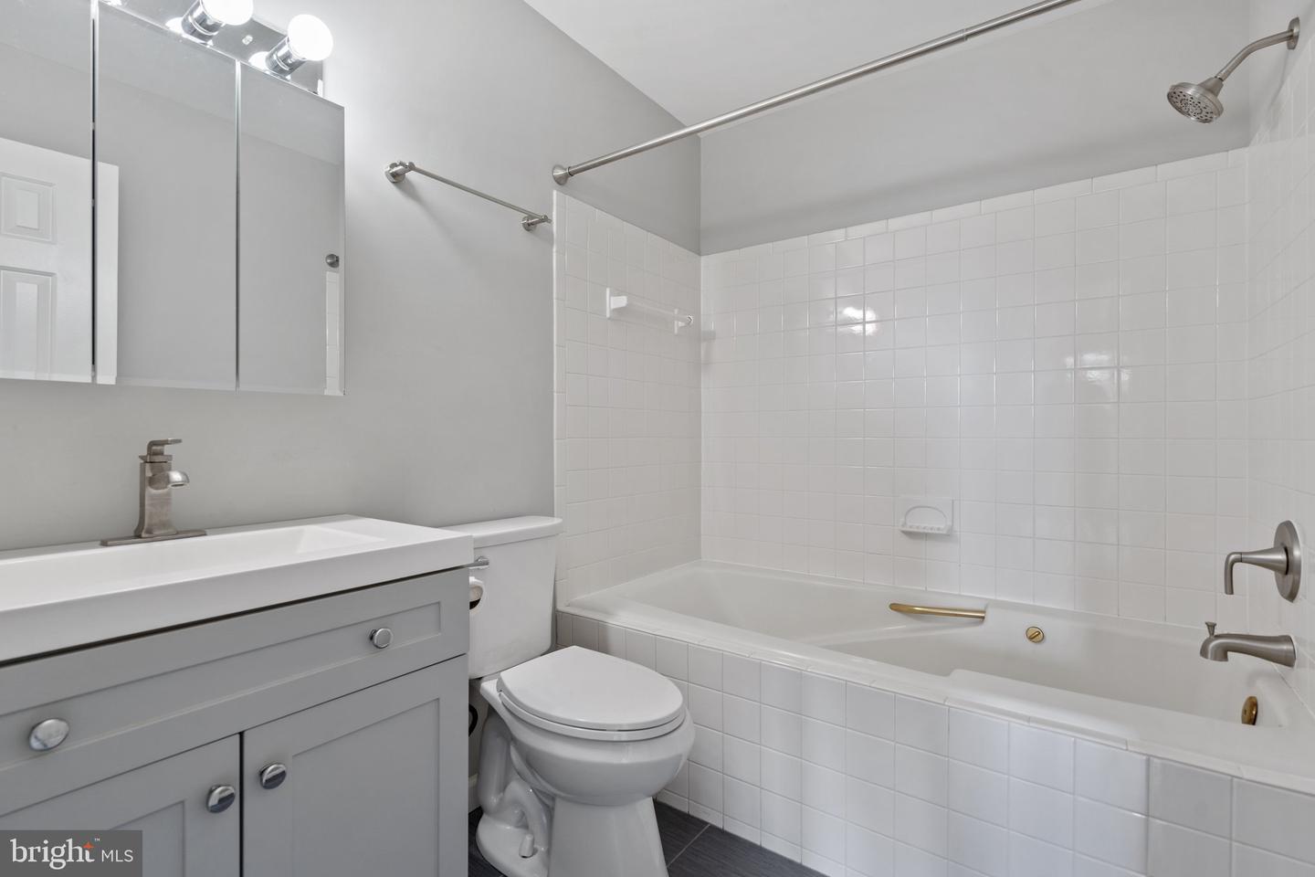 3070 S GLEBE RD S #3070, ARLINGTON, Virginia 22206, 3 Bedrooms Bedrooms, ,3 BathroomsBathrooms,Residential,For sale,3070 S GLEBE RD S #3070,VAAR2058476 MLS # VAAR2058476