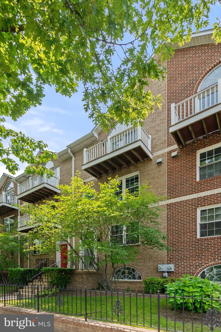 3070 S GLEBE RD S #3070, ARLINGTON, Virginia 22206, 3 Bedrooms Bedrooms, ,3 BathroomsBathrooms,Residential,For sale,3070 S GLEBE RD S #3070,VAAR2058476 MLS # VAAR2058476
