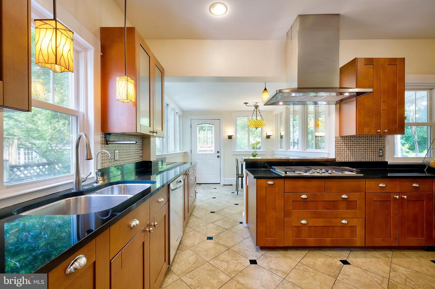 701 LITTLE ST, ALEXANDRIA, Virginia 22301, 5 Bedrooms Bedrooms, ,3 BathroomsBathrooms,Residential,For sale,701 LITTLE ST,VAAX2045912 MLS # VAAX2045912