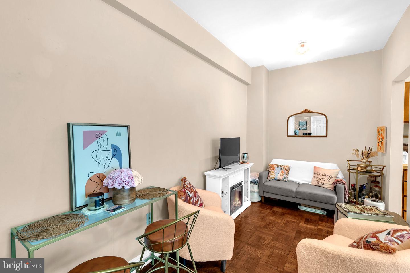 1725 NEW HAMPSHIRE AVE NW #303, WASHINGTON, District Of Columbia 20009, ,1 BathroomBathrooms,Residential,For sale,1725 NEW HAMPSHIRE AVE NW #303,DCDC2203384 MLS # DCDC2203384
