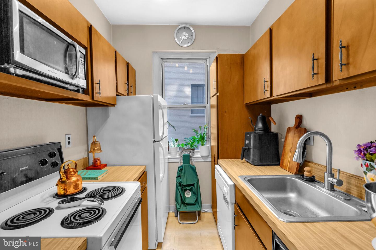 1725 NEW HAMPSHIRE AVE NW #303, WASHINGTON, District Of Columbia 20009, ,1 BathroomBathrooms,Residential,For sale,1725 NEW HAMPSHIRE AVE NW #303,DCDC2203384 MLS # DCDC2203384