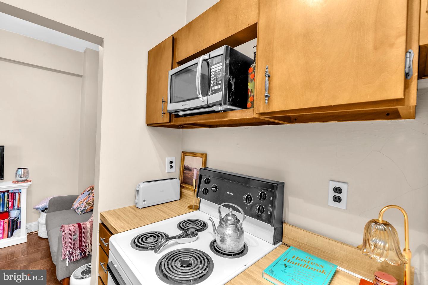 1725 NEW HAMPSHIRE AVE NW #303, WASHINGTON, District Of Columbia 20009, ,1 BathroomBathrooms,Residential,For sale,1725 NEW HAMPSHIRE AVE NW #303,DCDC2203384 MLS # DCDC2203384