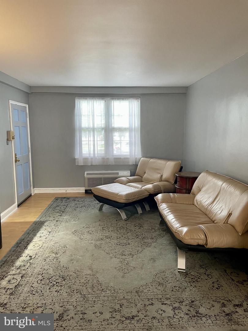 3401 COMMONWEALTH AVE #A, ALEXANDRIA, Virginia 22305, 1 Bedroom Bedrooms, ,1 BathroomBathrooms,Residential,For sale,3401 COMMONWEALTH AVE #A,VAAX2045928 MLS # VAAX2045928