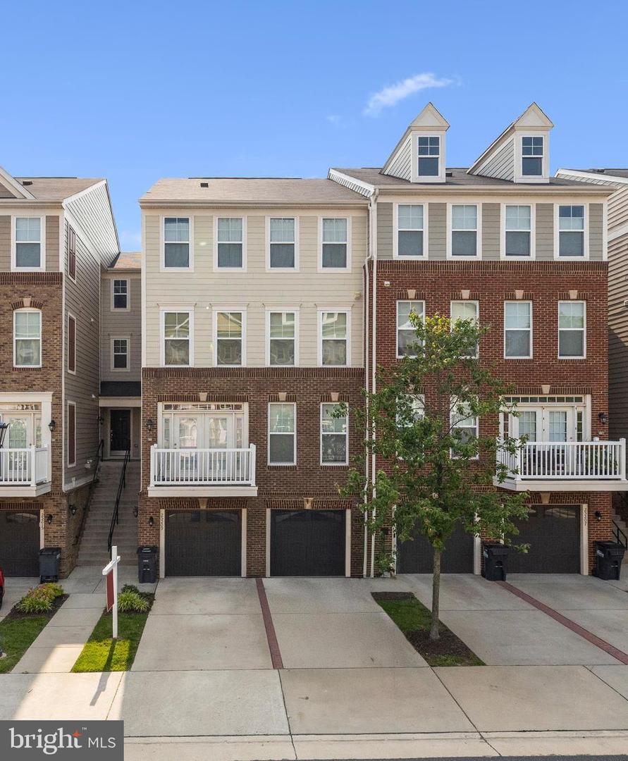 25211 BRIARGATE TER, CHANTILLY, Virginia 20152, 3 Bedrooms Bedrooms, ,3 BathroomsBathrooms,Residential,For sale,25211 BRIARGATE TER,VALO2098404 MLS # VALO2098404