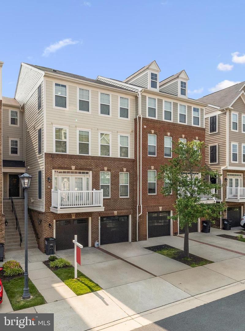 25211 BRIARGATE TER, CHANTILLY, Virginia 20152, 3 Bedrooms Bedrooms, ,3 BathroomsBathrooms,Residential,For sale,25211 BRIARGATE TER,VALO2098404 MLS # VALO2098404