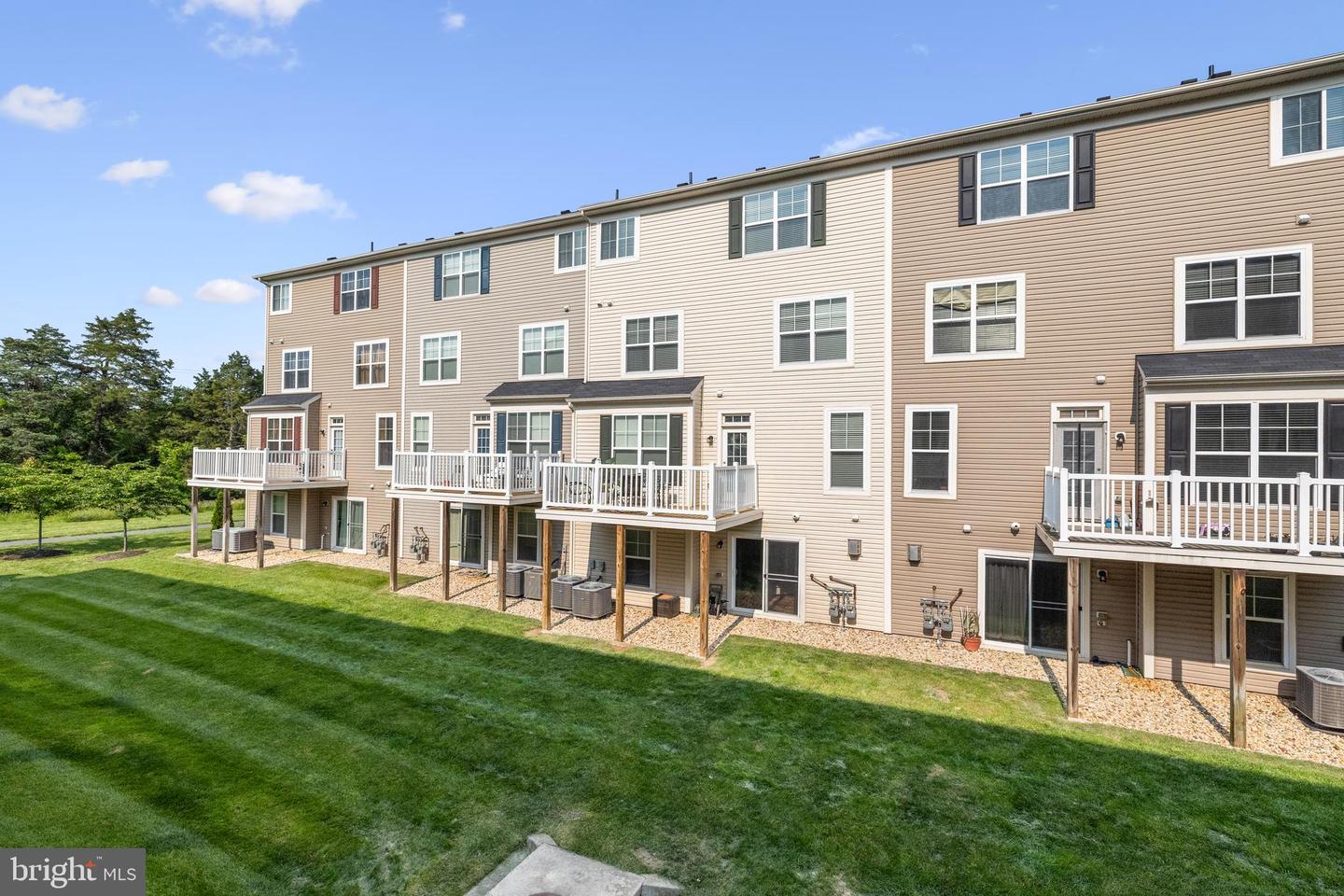 25211 BRIARGATE TER, CHANTILLY, Virginia 20152, 3 Bedrooms Bedrooms, ,3 BathroomsBathrooms,Residential,For sale,25211 BRIARGATE TER,VALO2098404 MLS # VALO2098404