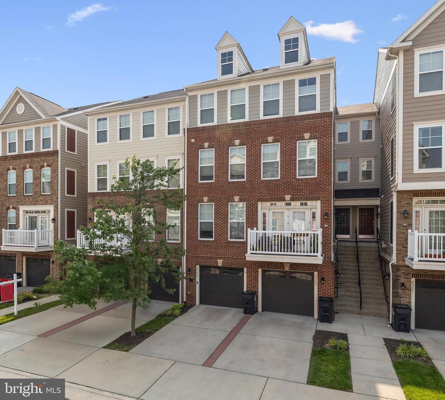 25211 BRIARGATE TER, CHANTILLY, Virginia 20152, 3 Bedrooms Bedrooms, ,3 BathroomsBathrooms,Residential,For sale,25211 BRIARGATE TER,VALO2098404 MLS # VALO2098404