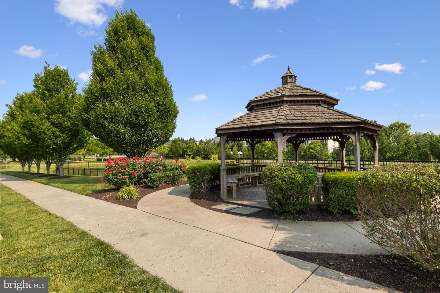 25211 BRIARGATE TER, CHANTILLY, Virginia 20152, 3 Bedrooms Bedrooms, ,3 BathroomsBathrooms,Residential,For sale,25211 BRIARGATE TER,VALO2098404 MLS # VALO2098404