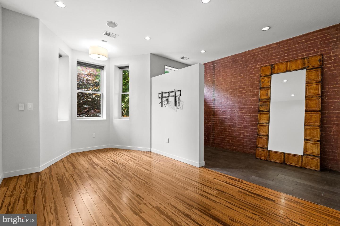 25 N ST NW, WASHINGTON, District Of Columbia 20001, 4 Bedrooms Bedrooms, ,3 BathroomsBathrooms,Residential,For sale,25 N ST NW,DCDC2203398 MLS # DCDC2203398