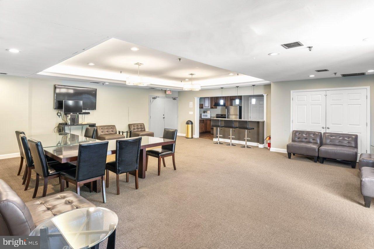 ALEXANDRIA, Virginia 22304, 2 Bedrooms Bedrooms, ,2 BathroomsBathrooms,Residential,For sale,VAAX2045942 MLS # VAAX2045942