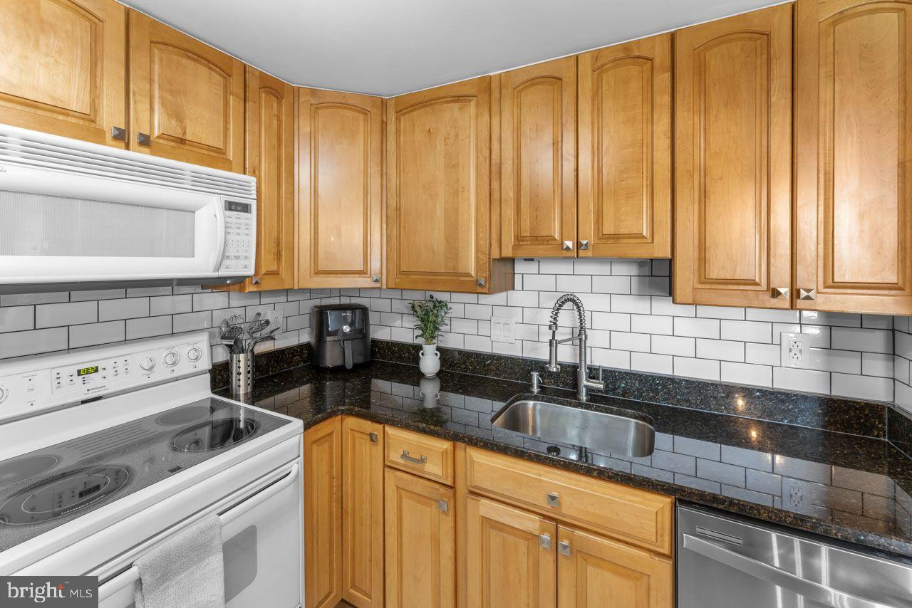 ALEXANDRIA, Virginia 22304, 2 Bedrooms Bedrooms, ,2 BathroomsBathrooms,Residential,For sale,VAAX2045942 MLS # VAAX2045942