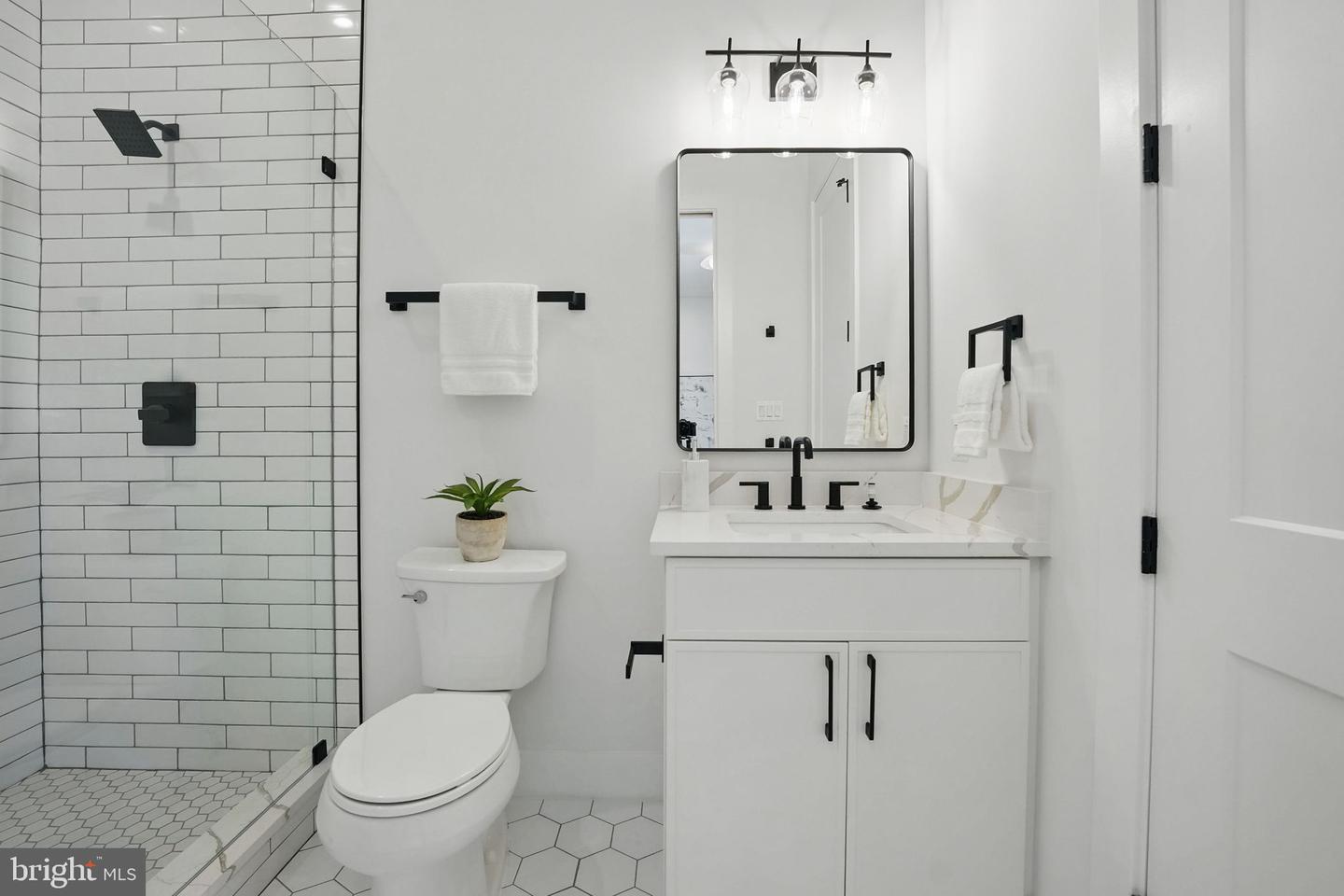 8005 FAIRFAX RD, ALEXANDRIA, Virginia 22308, 6 Bedrooms Bedrooms, ,6 BathroomsBathrooms,Residential,For sale,8005 FAIRFAX RD,VAFX2244424 MLS # VAFX2244424